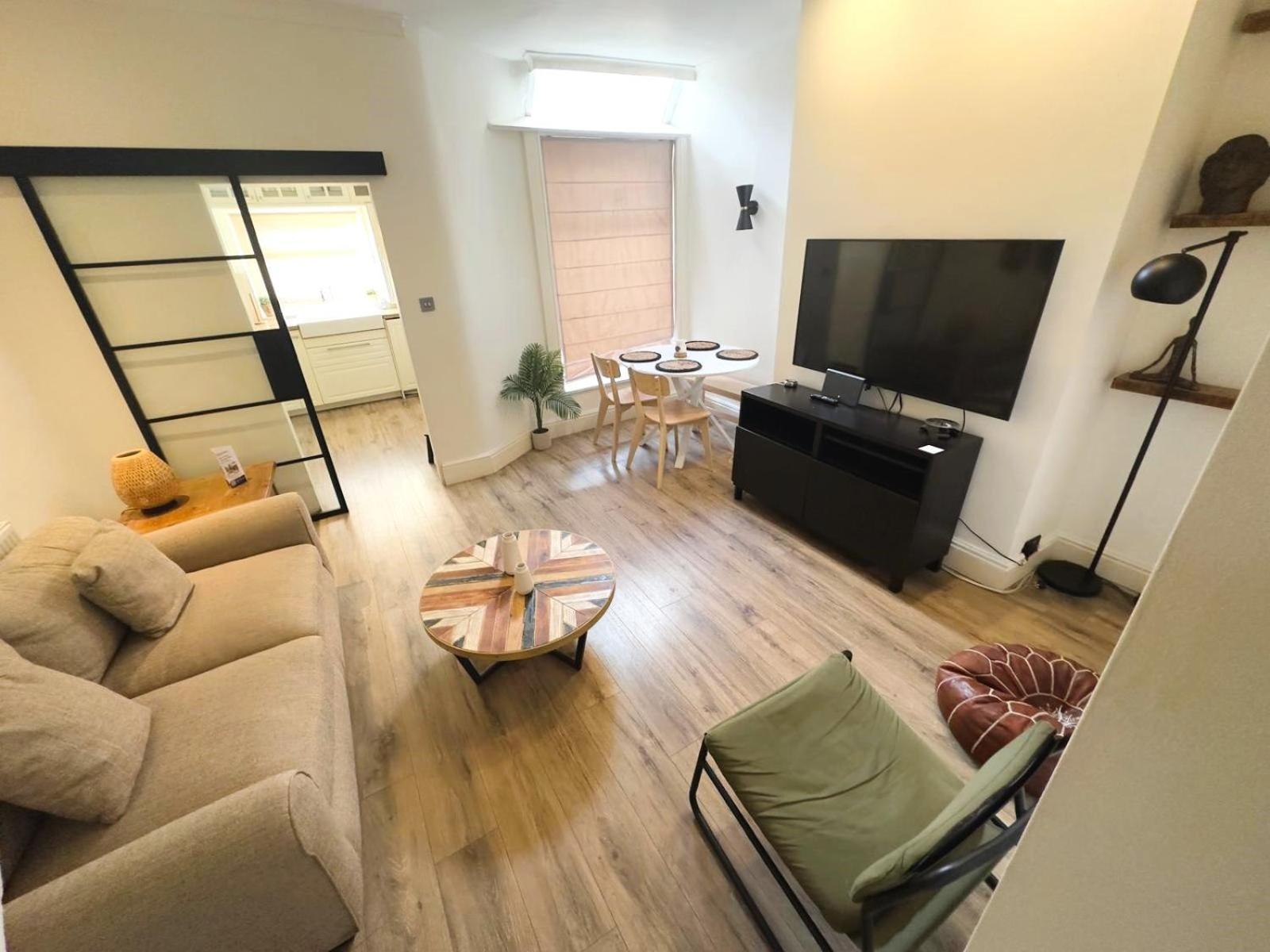 Holiday home Littleton Co-living - Private Self-cater *